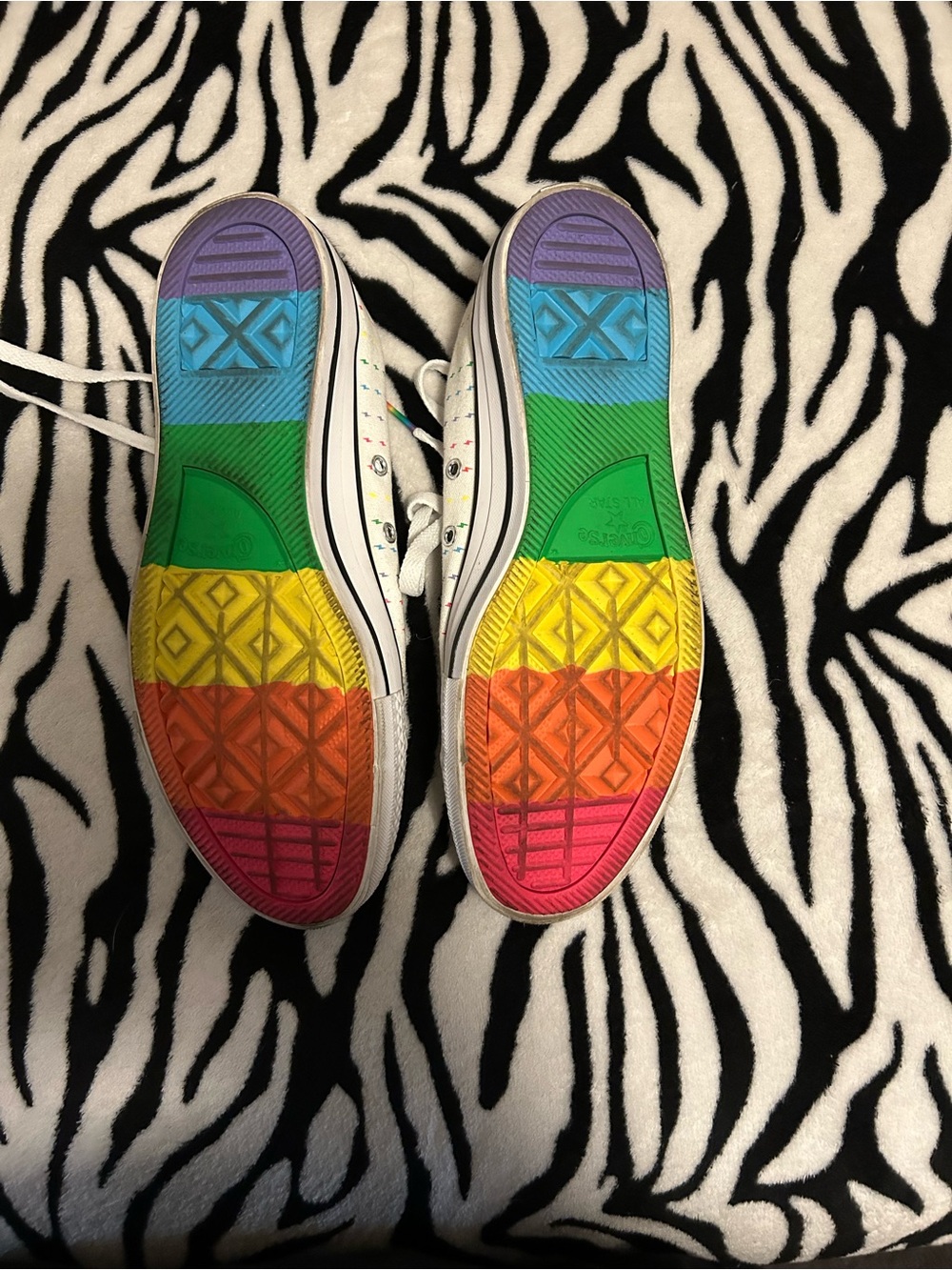 Converse W10/M8 white with rainbow lightning bolt print low tops - Picture 4 of 4